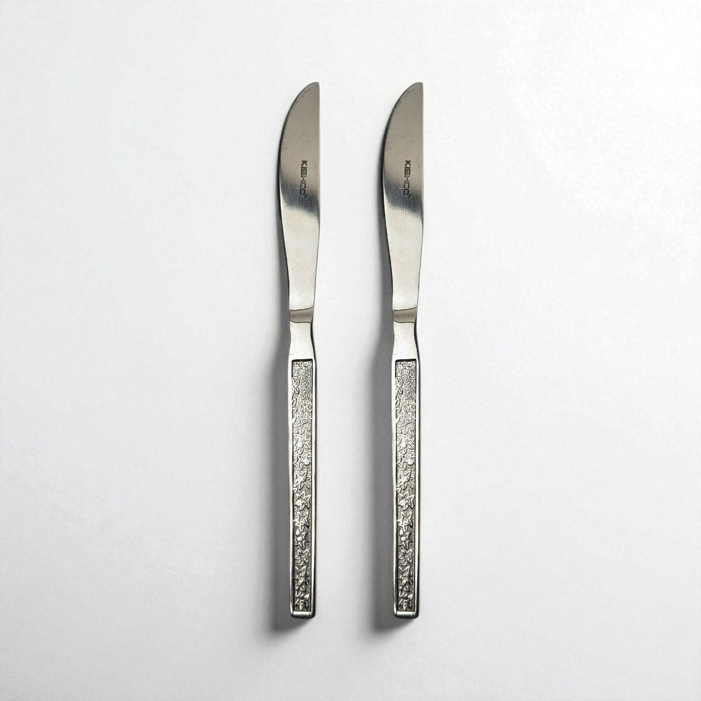Two Kishco cutlery Parma Dinner Knife stainless steel dinner knives with textured handles