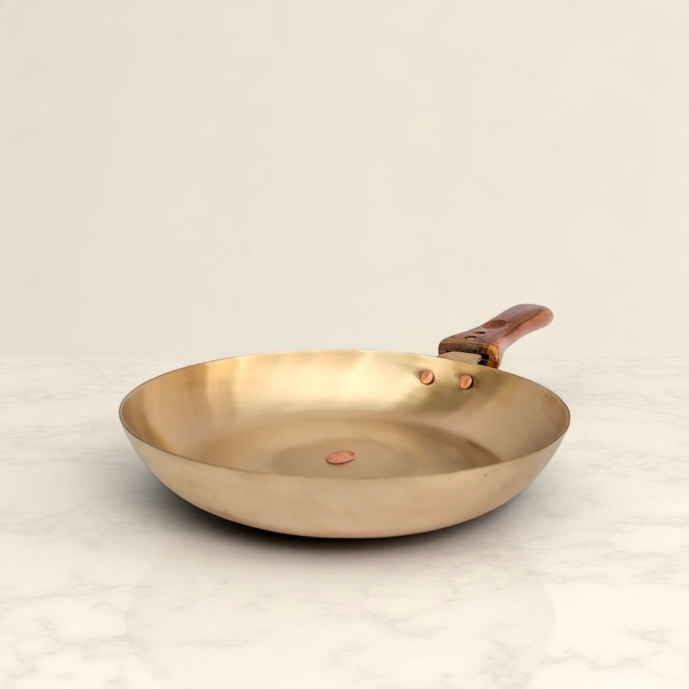 Bronze Kansa frying pan 22cm with a wooden handle for even cooking and durability.