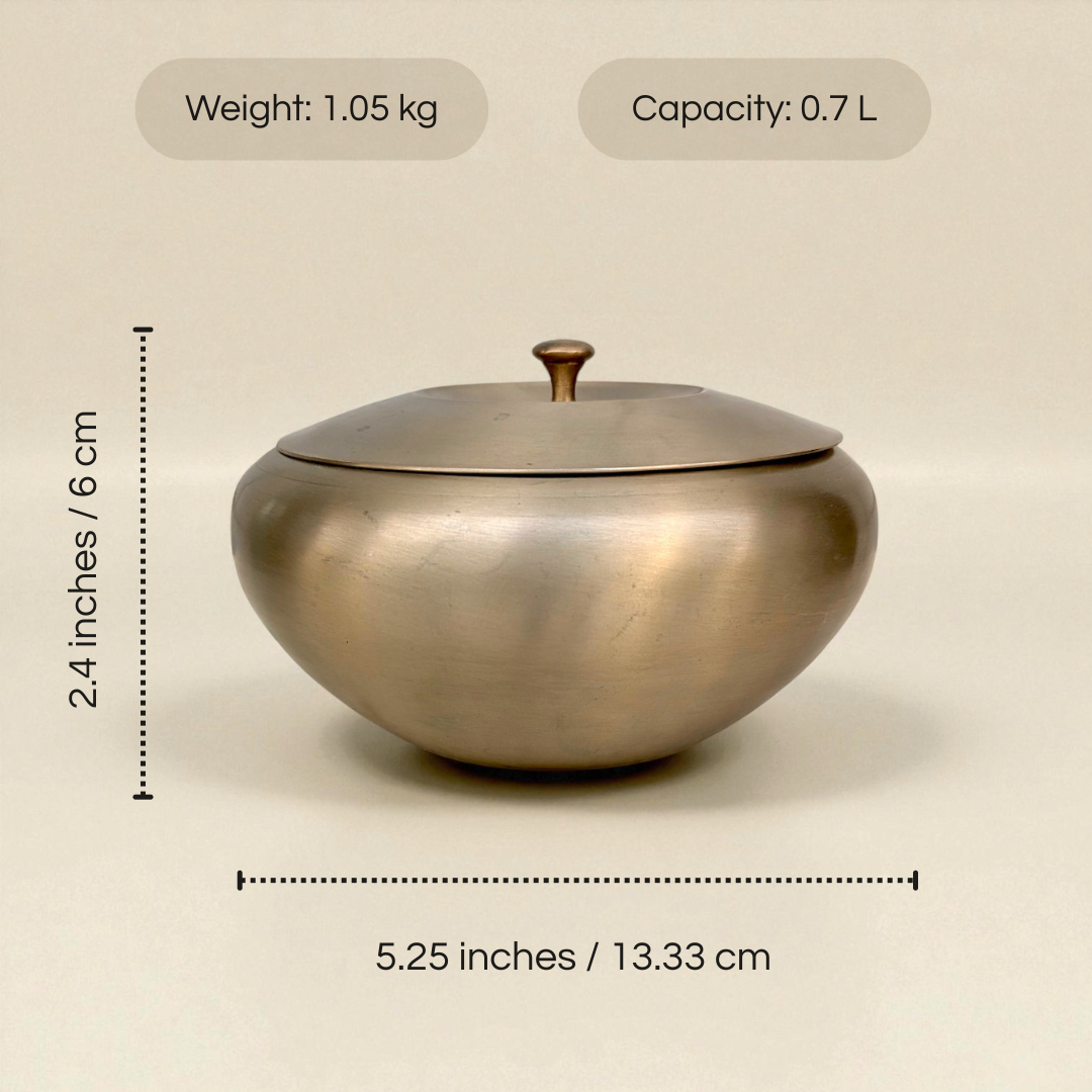 Kansa curve handi in bronze with a weight of 1.05 kg and a capacity of 0.7 L