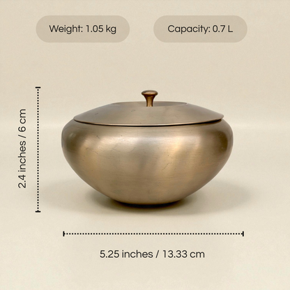 Kansa curve handi in bronze with a weight of 1.05 kg and a capacity of 0.7 L