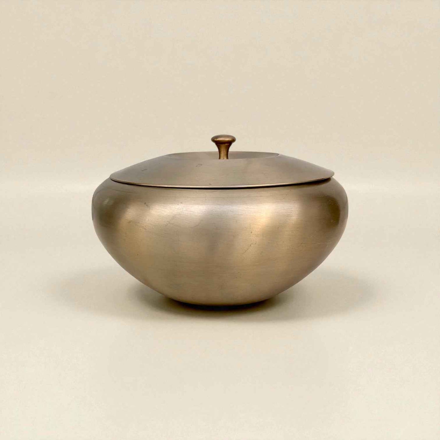 Kansa Curve Handi with lid, Matte finish, 1250ml