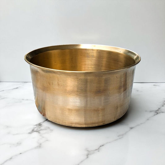 Kansyam Pure bronze tope patila 1900ml featuring a sleek and polished design for cooking. Front view