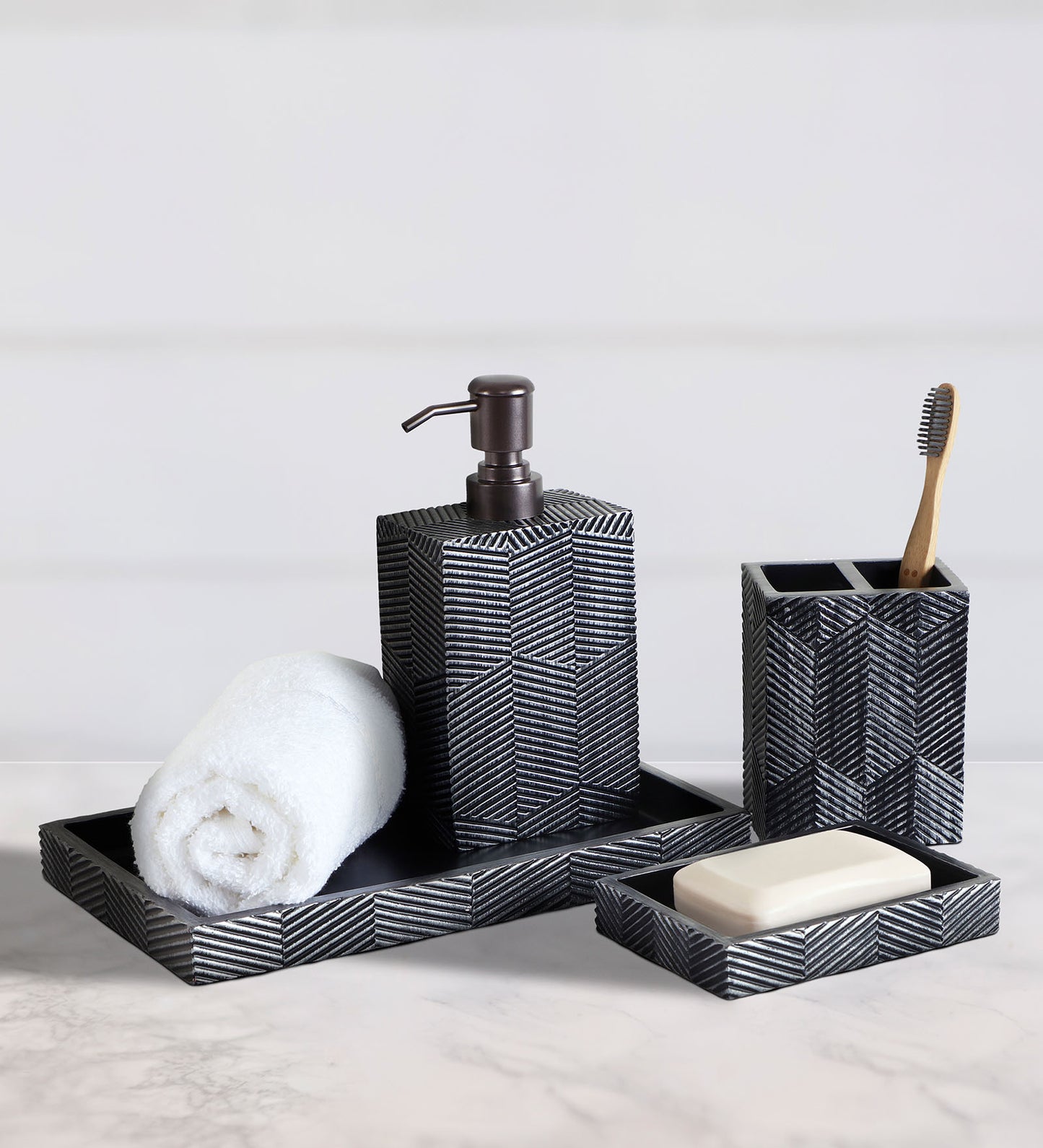 Obsessions Vibe Polyresin 4pcs Bathroom set Grey with geometric design, including soap dispenser and tray